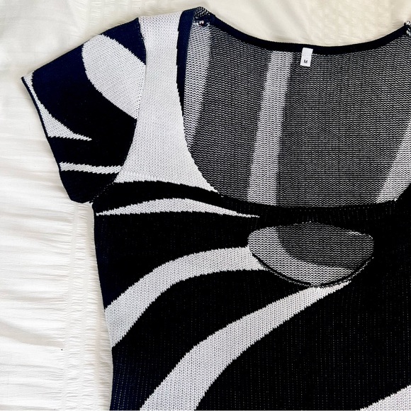 “NothingButStyle” Wavy Knitted Cut Out Playsuit Black and White Size Medium - Picture 3 of 5